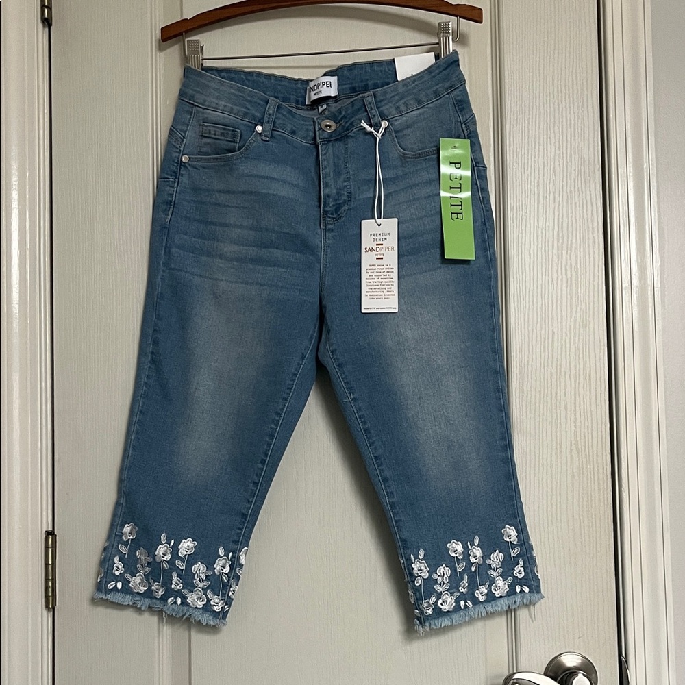Denim embroidered petite capris